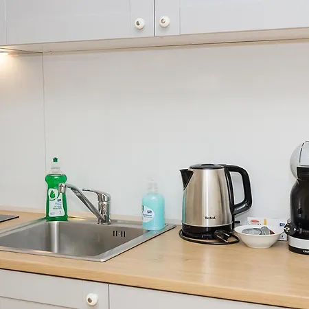 Апартамент Retreat - Cozy 2bd Flat In A Location By Flat Mаnager